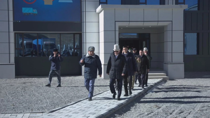 Адылбек Касымалиев ознакомился с работой КПП «Торугарт» и нового угольного разреза