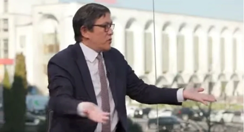 Эдиль Байсалов: Надо выгнать 15-20% лишних учителей