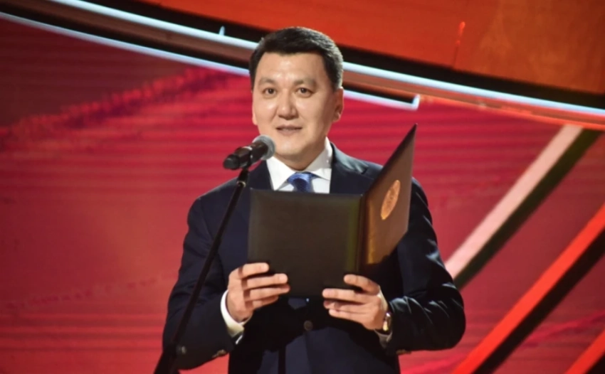 В Астане выбрали победителя Silk Way Star: награду финалисту вручил Димаш Кудайберген