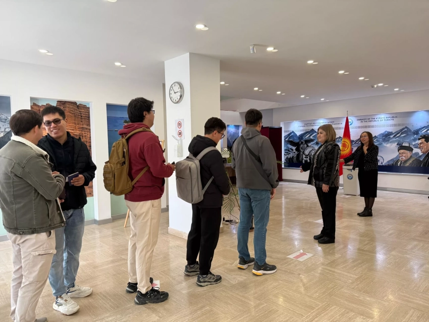 Выборы в ЖК: С 19:00 по бишкекскому времени начали работу 6 избирательных участков в США