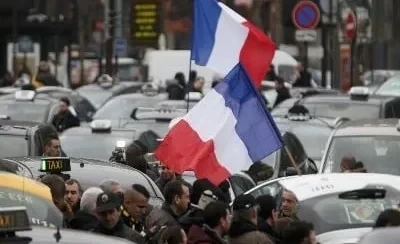 Забастовки во Франции остановили работу 26 компаний