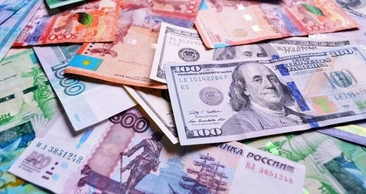 Рубль и тенге после роста продолжают дешеветь. Курс валют на 10 декабря