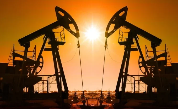 Мировому рынку нефти предсказали «суперизбыток»