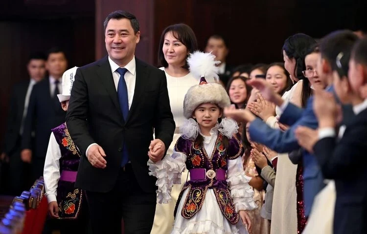 В Кыргызстане на президентскую елку больше не пустят по блату