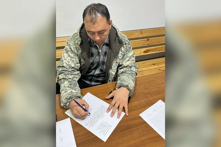 Инцидент с выпавшим из автобуса мужчиной прокомментировала мэрия Бишкека