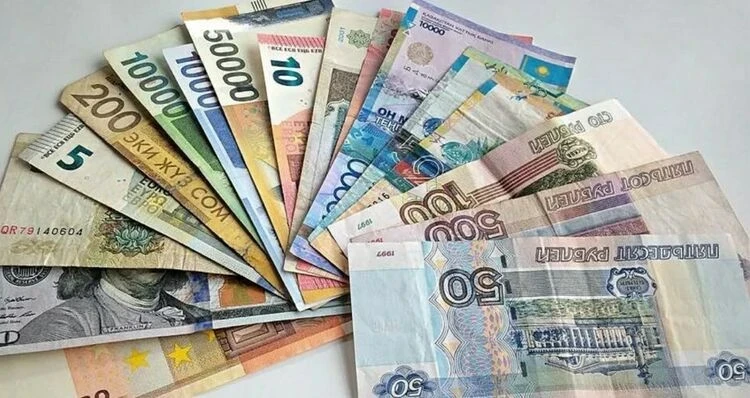 Рубль заметно подорожал, сом дешевеет и к другим валютам. Курс на 24 декабря