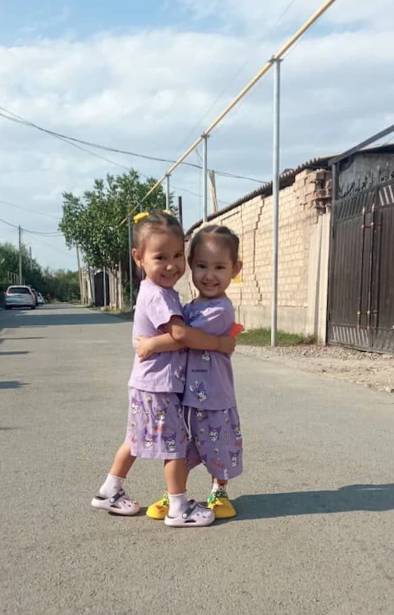 "Трудно ходить и бегать". Сумае нужна операция для исправления сколиоза