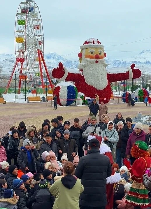 Воспитанники детских домов из Иссык-Куля и Нарына посетили парк "Евразия"