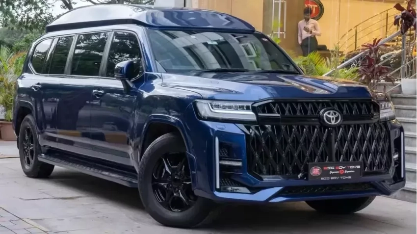 Toyota Land Cruiser 300 превратили в лимузин длиной более 6 м и продают дешевле нового