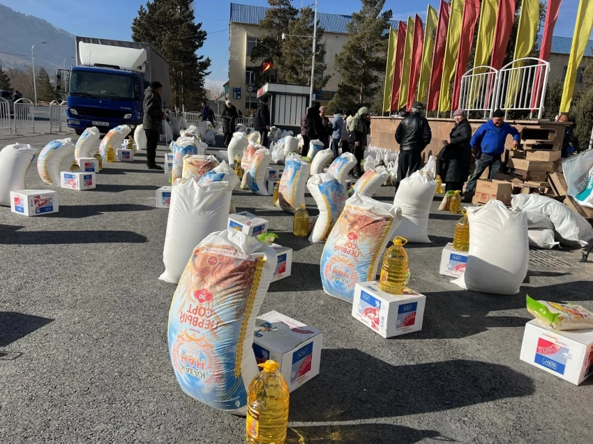 В Нарыне граждане с инвалидностью получили продуктовую помощь