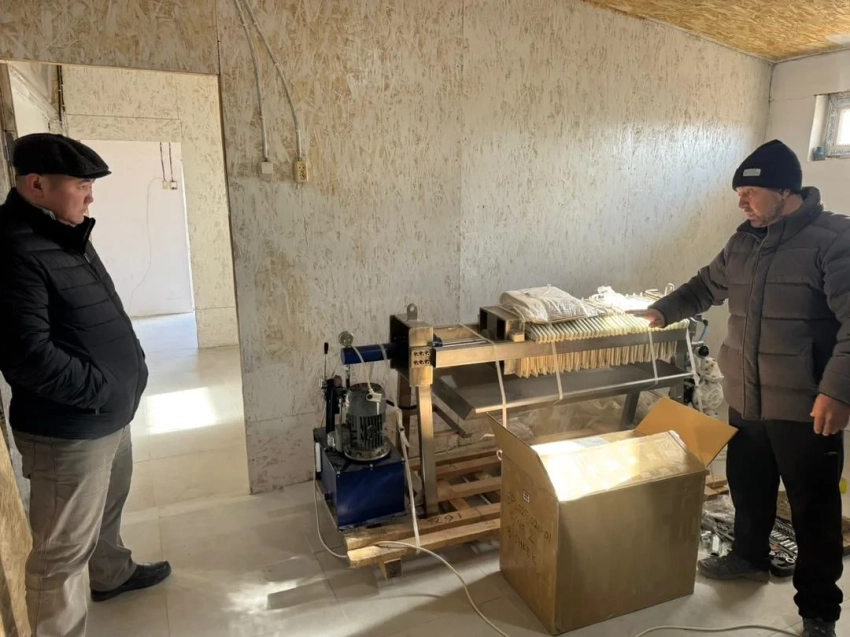 Предприятие в Нарыне получило из Турции новое оборудование для фильтрации сафлорового масла