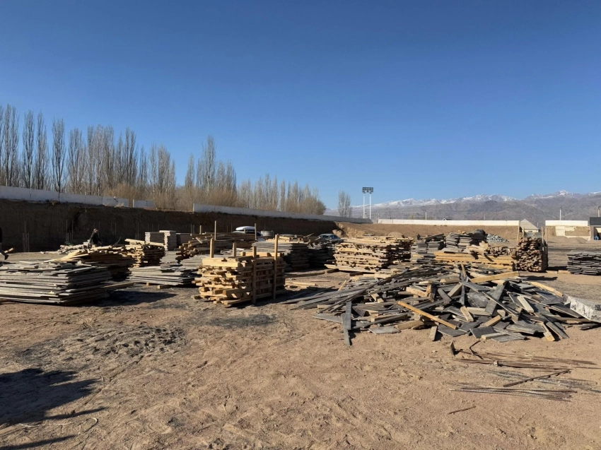 Подрядчику вынесли предупреждение. Сорвал сроки строительства стадиона в Кочкоре