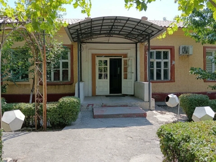 Проданное частнику здание стоматологической поликлиники вернули государству