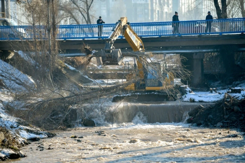 Мусорные горы. Из рек Аламедин и Ала-Арча в Бишкеке вывезли 107 тысяч тонн отходов