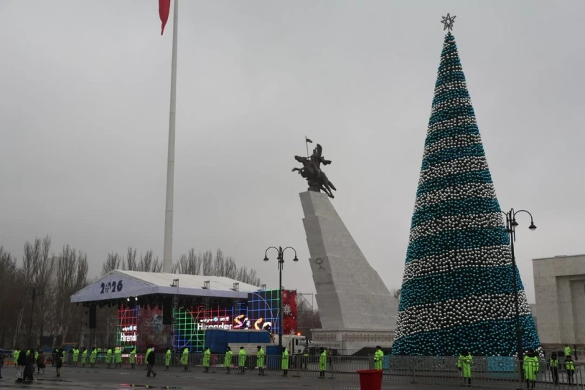Сегодня зажгут главную елку страны: порядок обеспечат тысяча милиционеров
