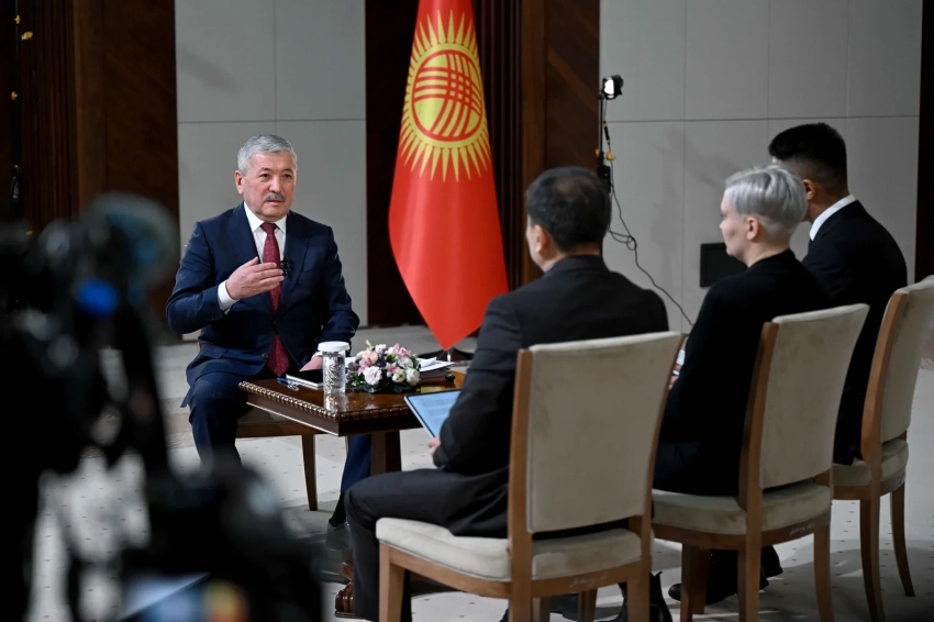 Год у руля кабмина. Адылбек Касымалиев подвел итоги 2025 года в интервью телеканалам страны