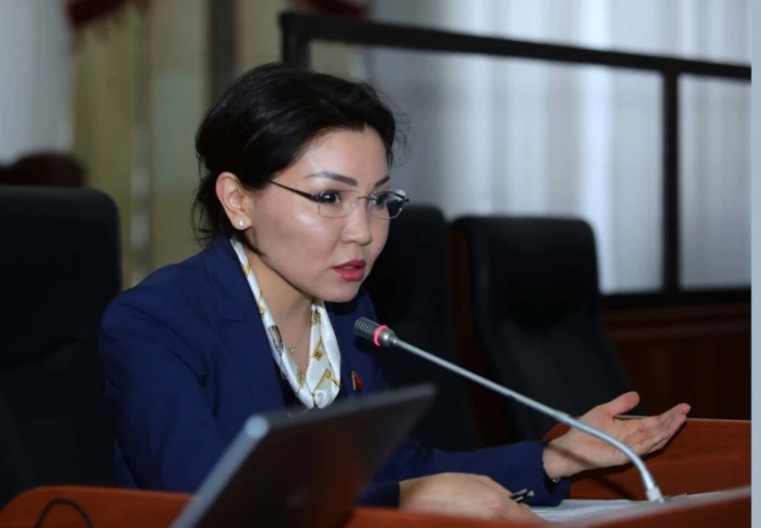 Эльвира Сурабалдиева раскритиковала формирование руководства парламентских комитетов