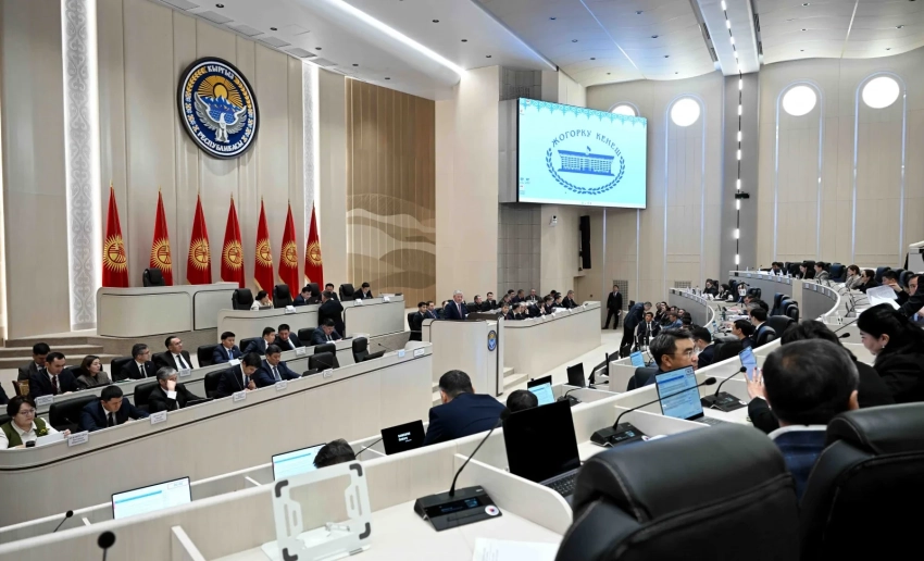 Кабмин утвердил консолидированный бюджет на 2026 год в размере 843,6 млрд сомов