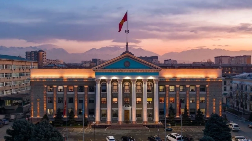 Главу кабмина попросили заставить мэрию Бишкека работать