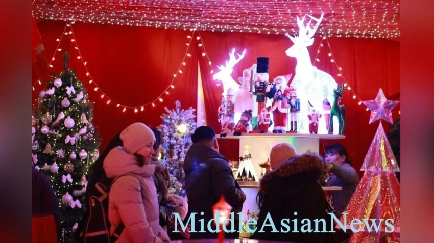 Центральная площадь Улан-Батора превратилась в Christmas Market. Фото