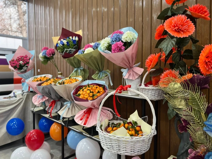 В городе Ош открыли современный цветочный базар