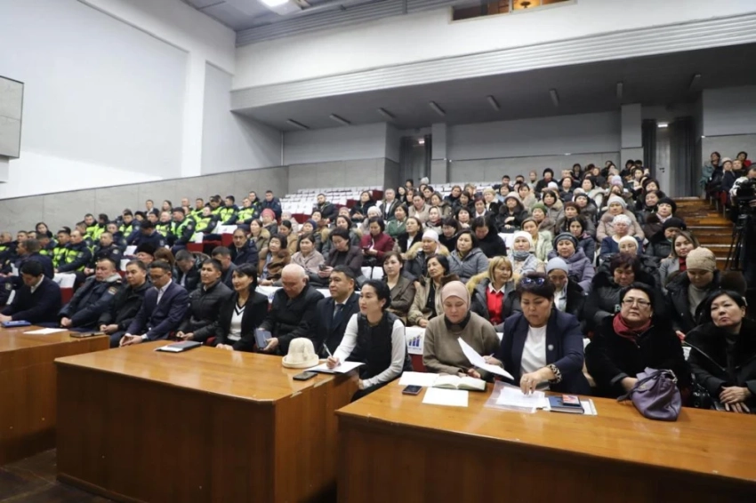 Директора школы и милицейского начальника уволили после инцидента с учащимися