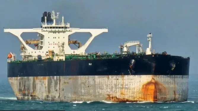 The Wall Street Journal: Россия направила подлодку для сопровождения нефтяного танкера, который преследуют США