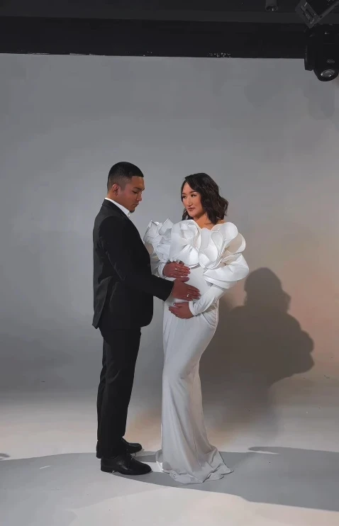 Айсулуу Тыныбекова сообщила о беременности