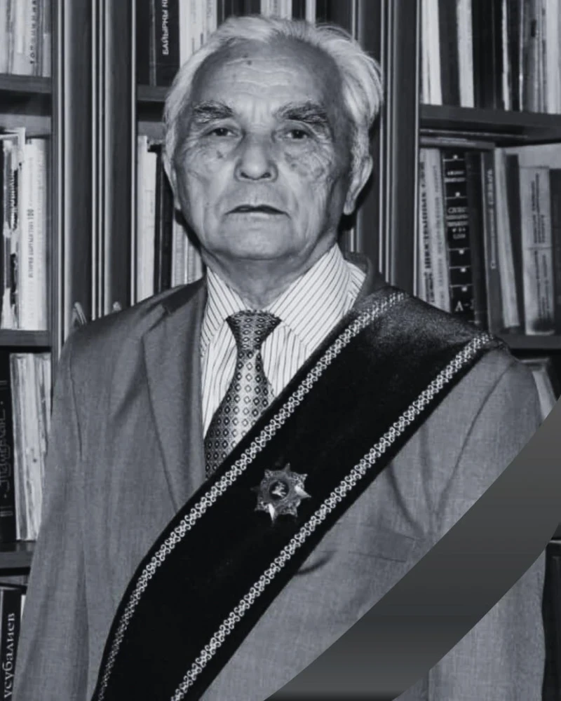 На 86-м году жизни скончался литературовед Омор Сооронов