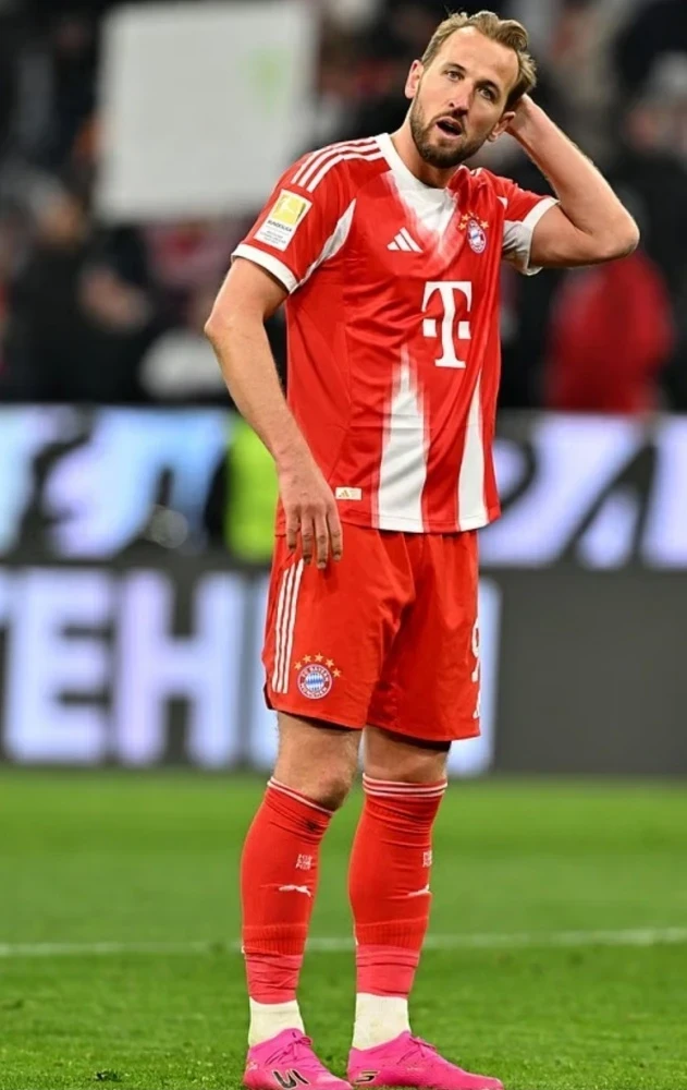 "Аугсбург" сенсационно обыграл "Баварию" и высмеял Гарри Кейна в соцсетях