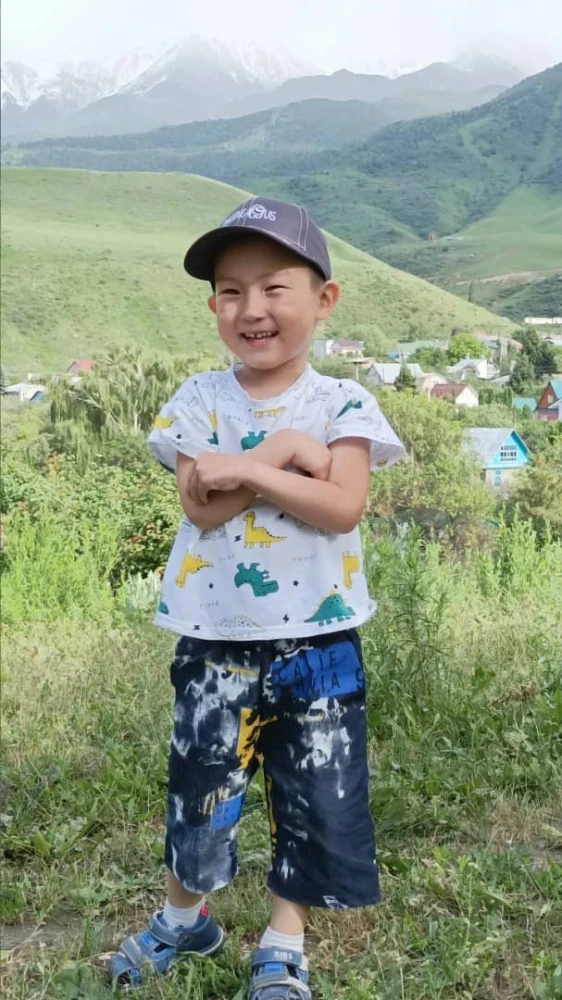 Алинур переболел корью и получил редкое осложнение. Мальчику нужна помощь