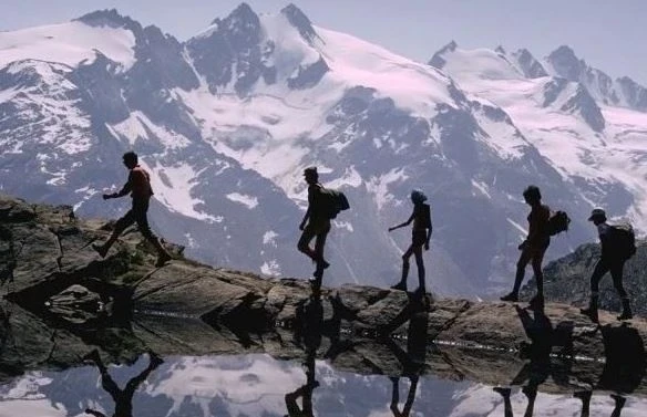 Адылбек Касымалиев поручил внедрить "цифровое окно" для туристов