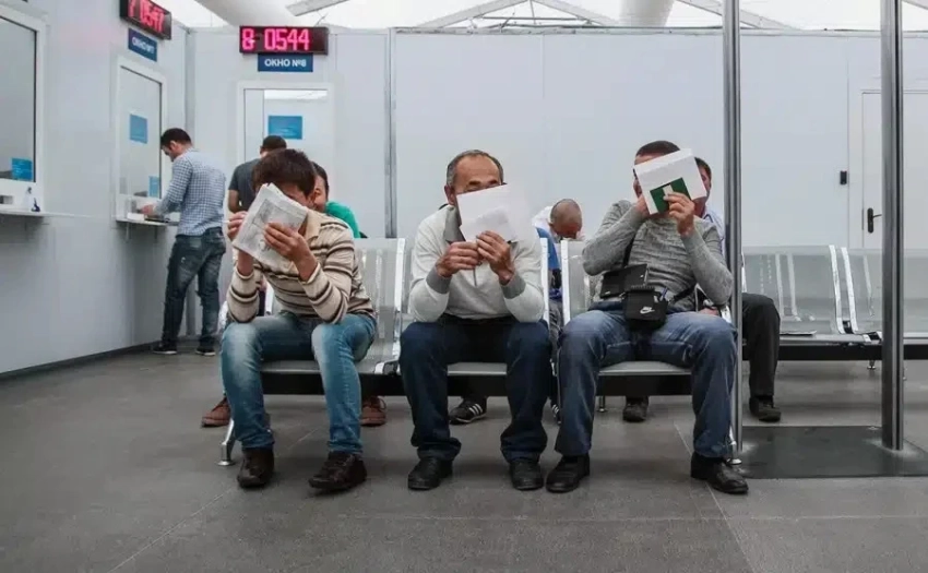 В России планируют штрафовать мигрантов за уклонение от медосмотра