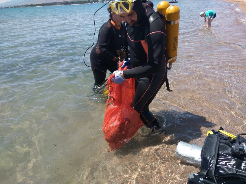 Кабмин утвердил Порядок глубинной очистки пляжных зон и подводной очистки дна озера Иссык-Куль