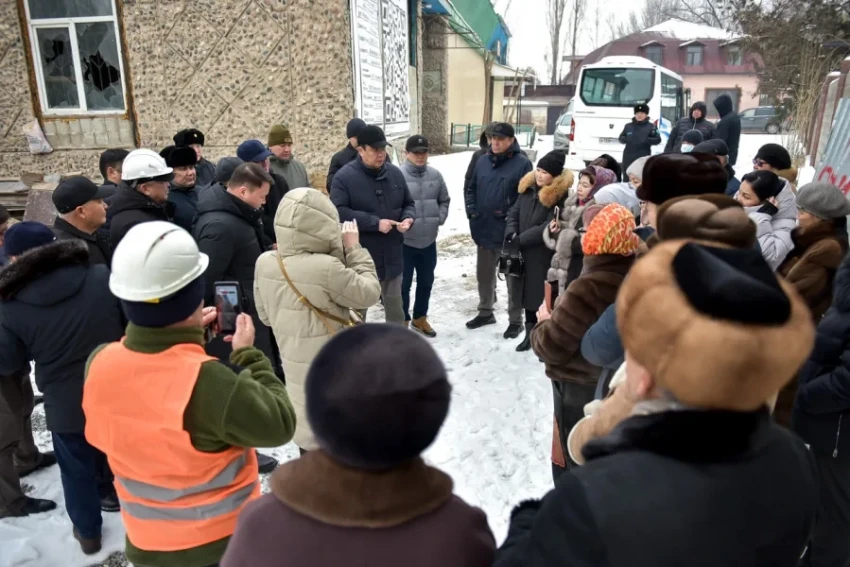 Мэр Бишкека провел объезд городских объектов и встретился с жителями столицы