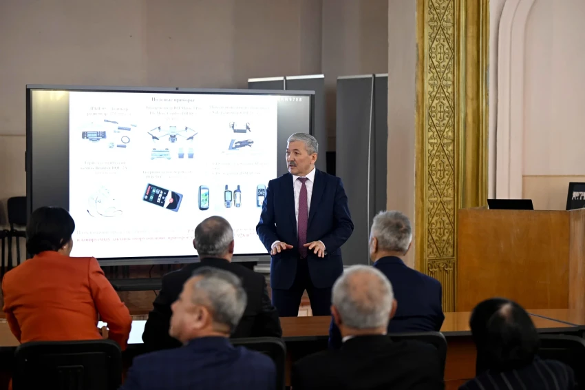 Касымалиев ознакомился с деятельностью Института геологии Академии наук