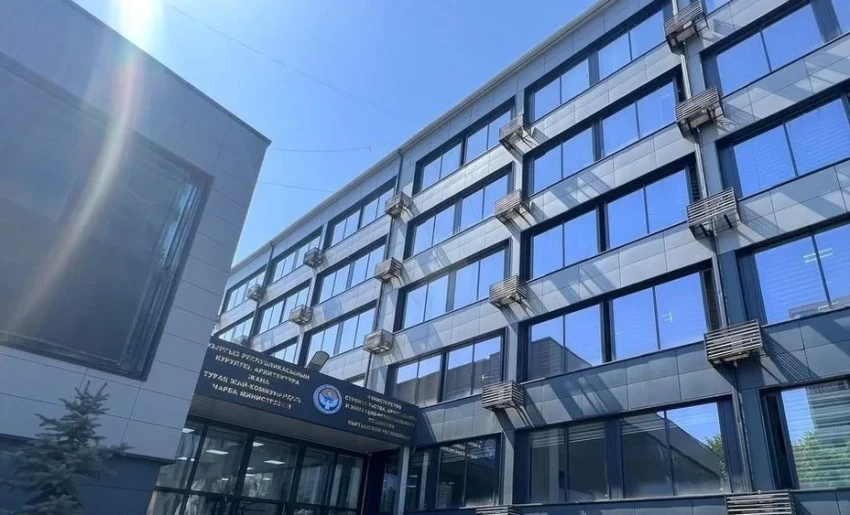 Минстрой проверил прочность железобетонных конструкций медцентра в Кара-Суйском районе