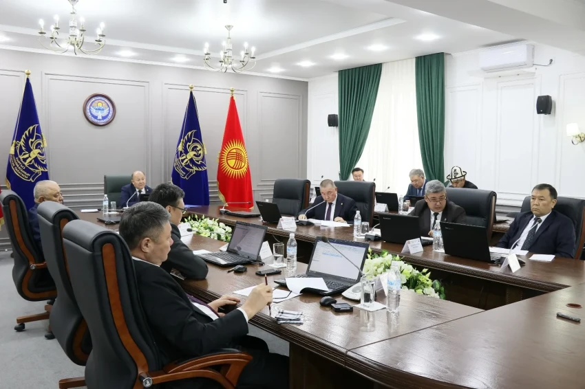 В Антимонополии отдельным работникам выплачивали премии по несколько раз в месяц