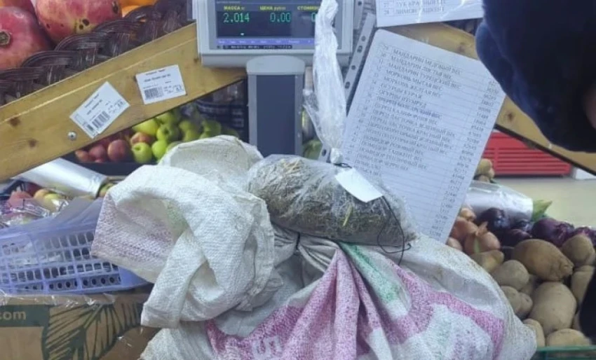 В селе Восток остановили машину с марихуаной