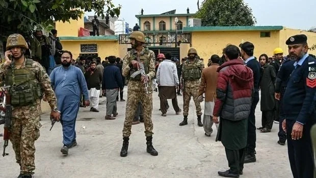 В результате взрыва у мечети в Исламабаде погибли 31 человек