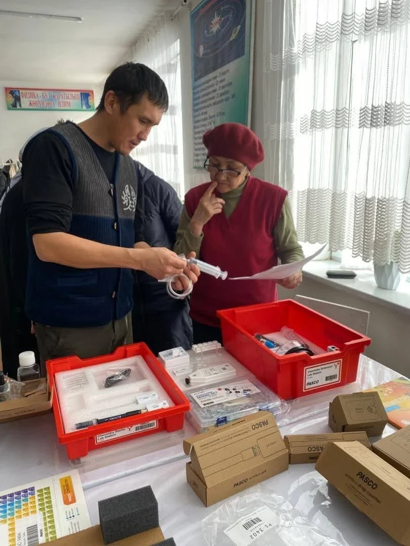 В регионах Кыргызстана 220 школ оснастили лабораторным оборудованием