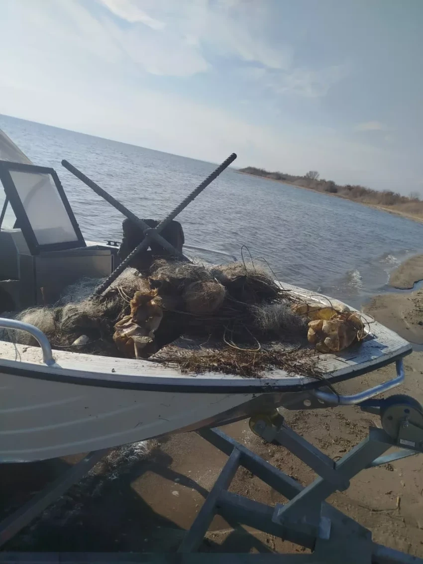 С начала 2026 года на Иссык-Куле изъято 3100 метров незаконно установленных сетей