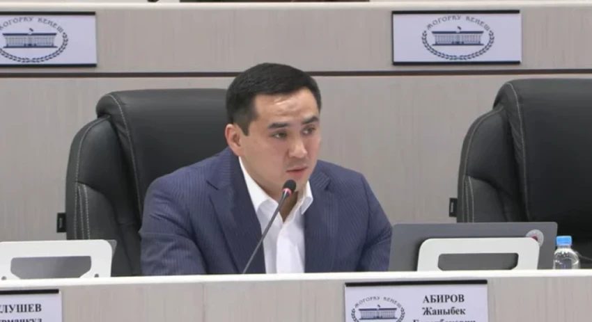 Зарплата обслуживающего персонала в школах составляет 8,5 тысячи сомов» — депутат