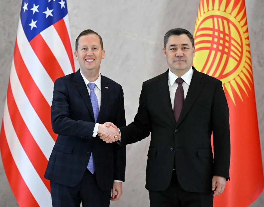 Садыр Жапаров принял спецпосланника США Серджио Гора