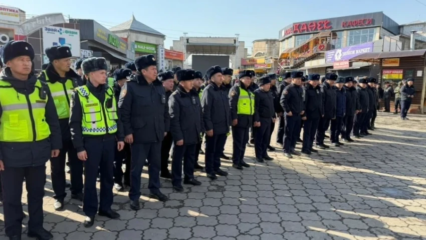 На Ошский рынок согнали милицию: ожидается приезд высокопоставленных чиновников