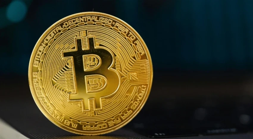 Биткоин упал ниже 63 тысяч долларов — это вдвое меньше исторического максимума