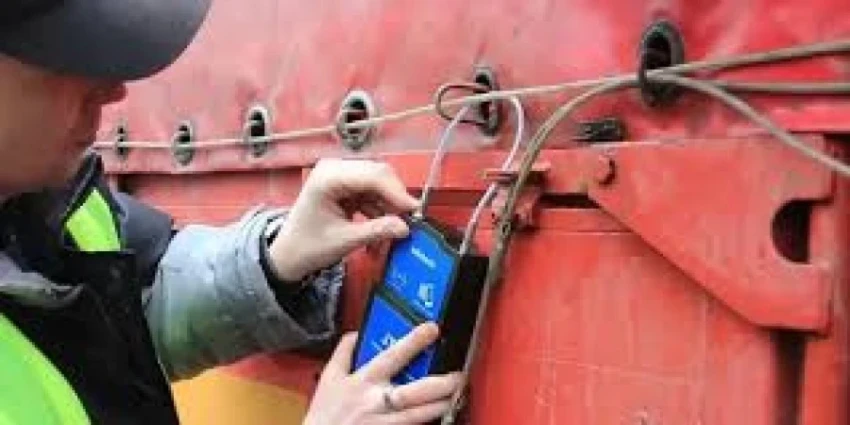 В Кыргызстане вводят навигационные пломбы при перевозке товаров