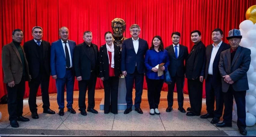 В Оше состоялась премьера спектакля «Бир келип кетчи Ош жакка»