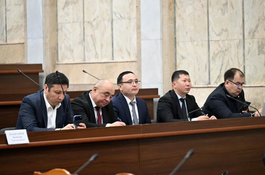 Комитет Жогорку Кенеша заслушал информацию о состоянии автодорог Кыргызстана