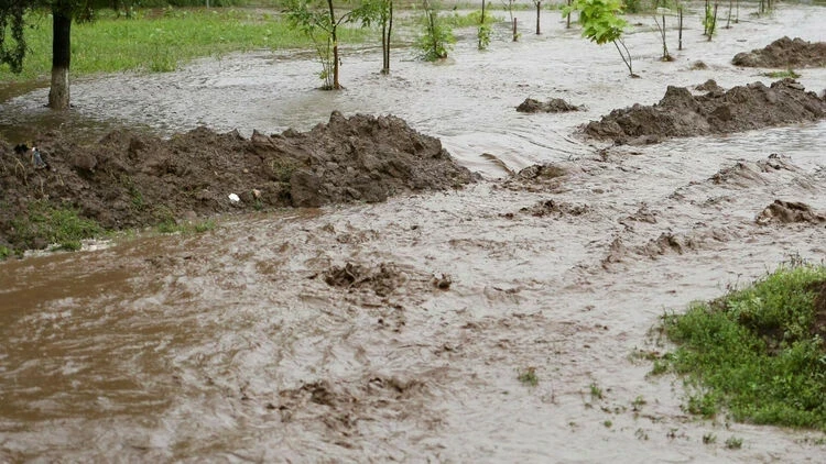 В Кыргызстане построят 21 дамбу для защиты 12 тысячи домов от селей